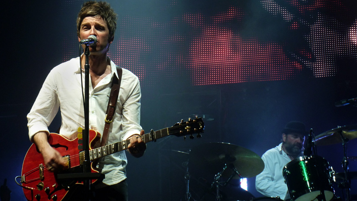 Dead To The World è il nuovo singolo di Noel Gallagher con gli High Flying Birds (testo e traduzione)